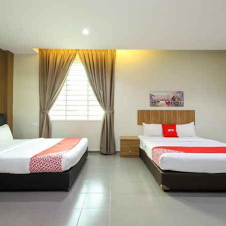 Oyo 89839 Riaz Hotel Malacca Εξωτερικό φωτογραφία