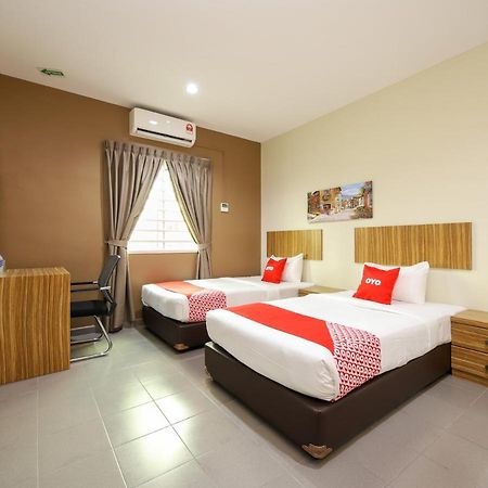 Oyo 89839 Riaz Hotel Malacca Εξωτερικό φωτογραφία