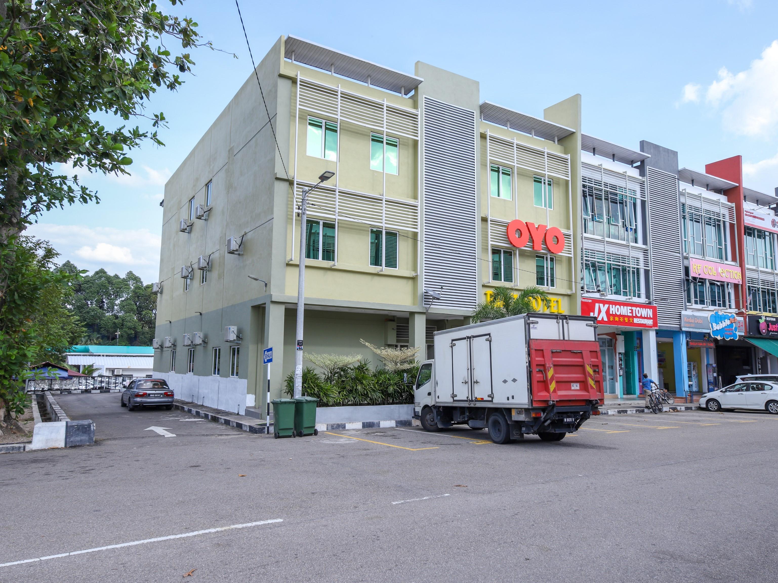 Oyo 89839 Riaz Hotel Malacca Εξωτερικό φωτογραφία