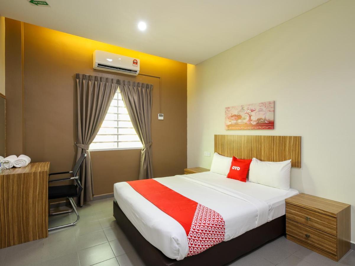 Oyo 89839 Riaz Hotel Malacca Εξωτερικό φωτογραφία