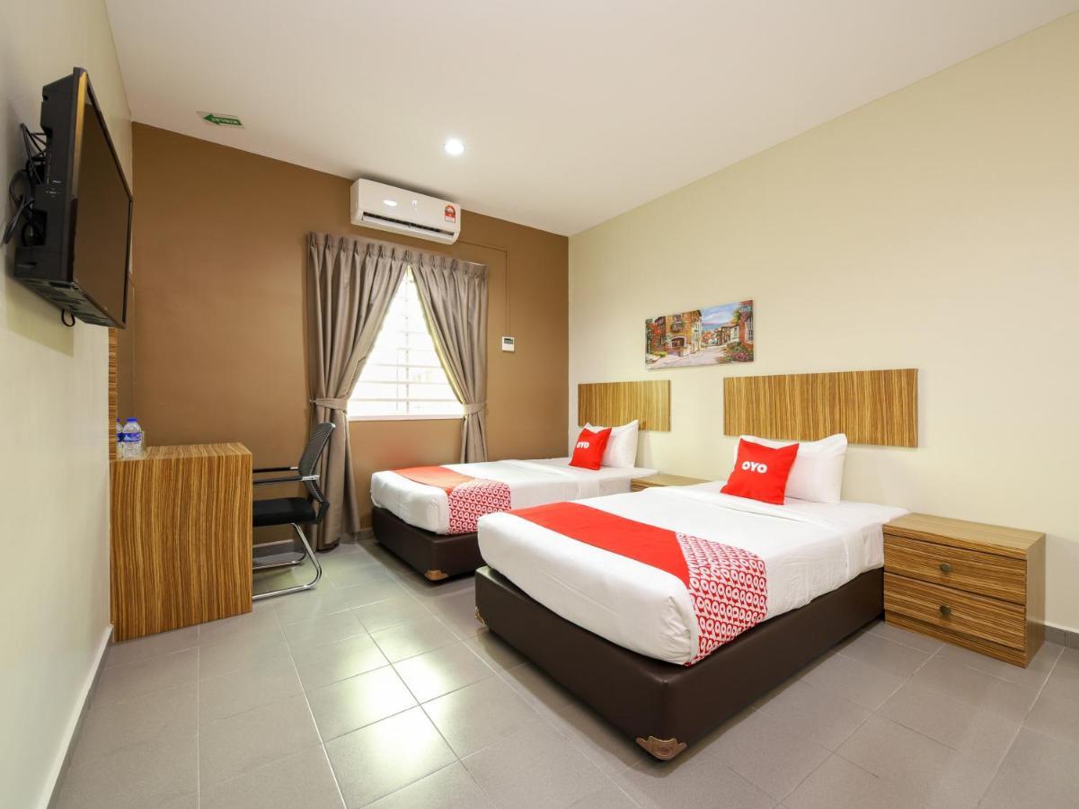 Oyo 89839 Riaz Hotel Malacca Εξωτερικό φωτογραφία