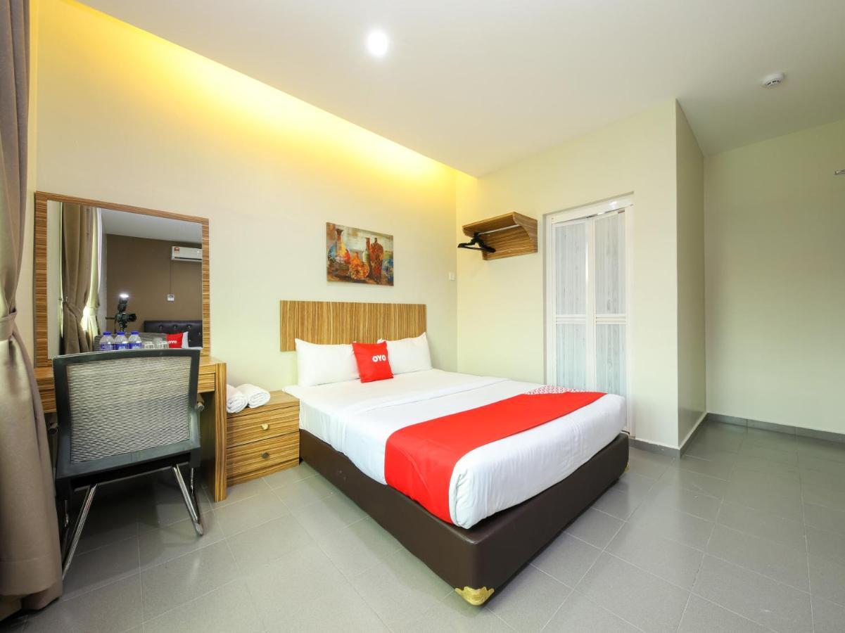 Oyo 89839 Riaz Hotel Malacca Εξωτερικό φωτογραφία